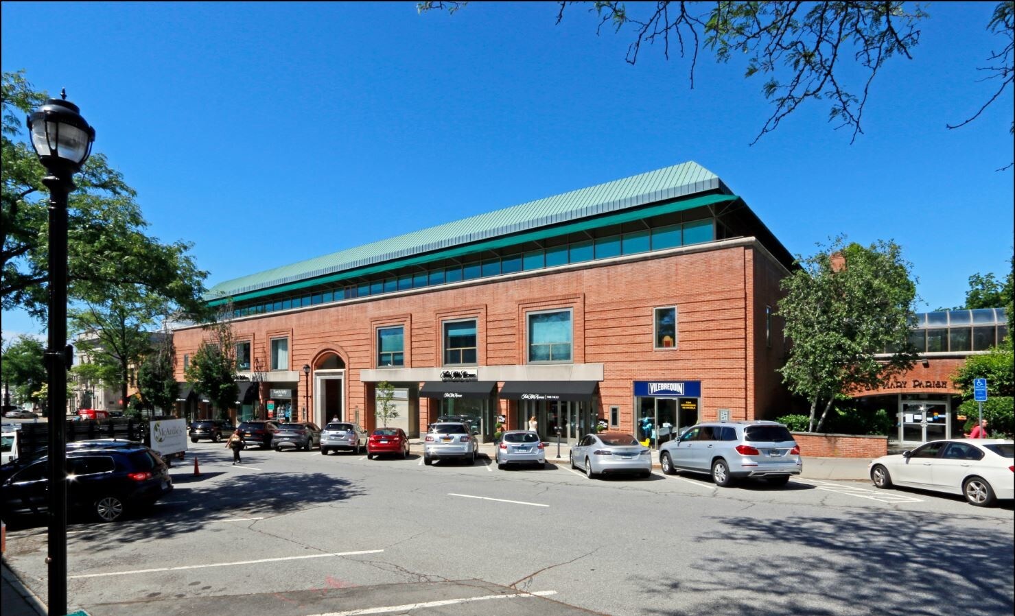 200 Greenwich Ave, Greenwich, CT à louer Photo du bâtiment- Image 1 de 3