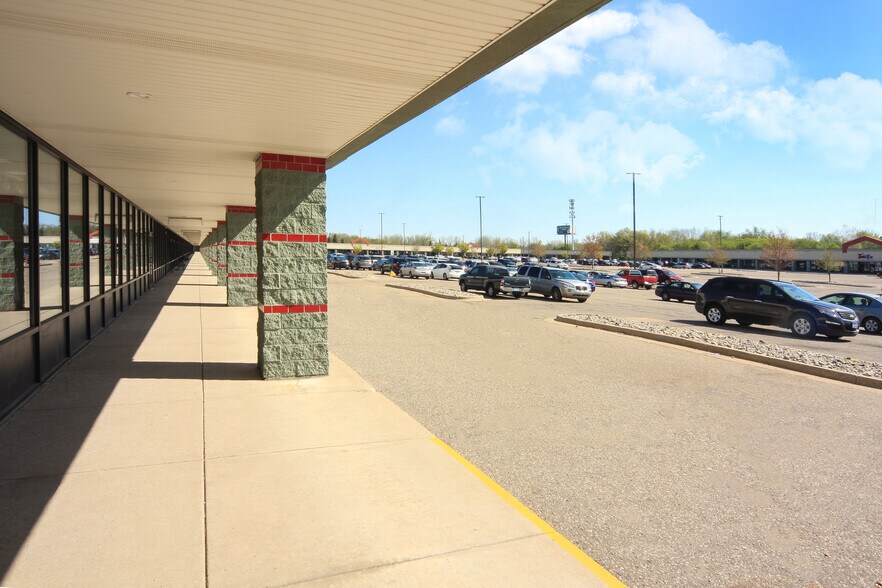 1161 E Clark Rd, Dewitt, MI à louer - Photo du bâtiment - Image 3 de 4