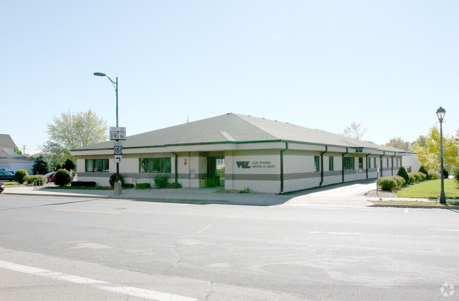 125 W Main St, Sun Prairie, WI à vendre - Photo du bâtiment - Image 2 de 8