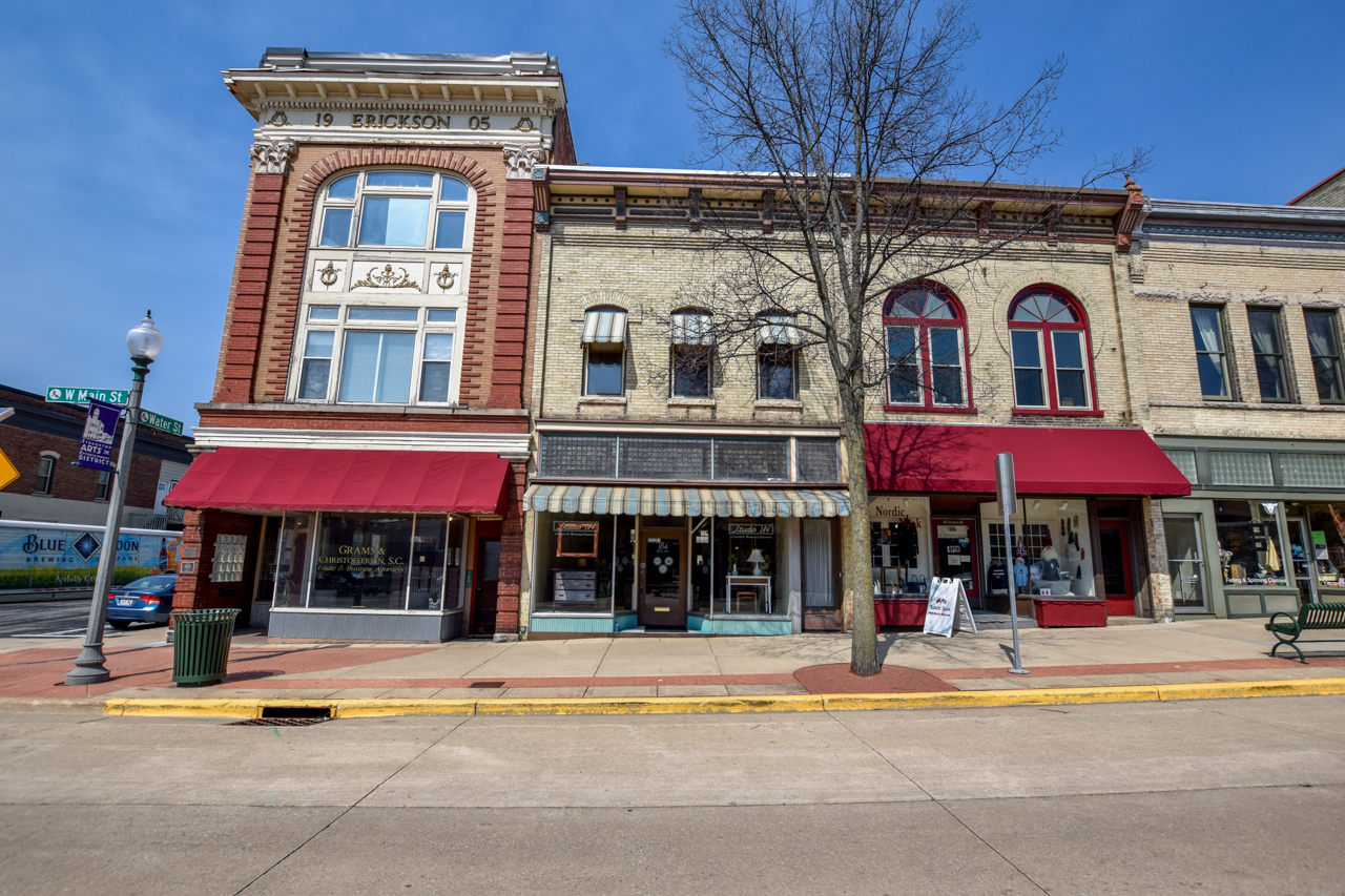 184 W Main St, Stoughton, WI à vendre Photo du bâtiment- Image 1 de 1