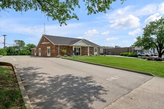 250 Crossfield Dr, Versailles, KY for lease Interior Photo- Image 1 of 64