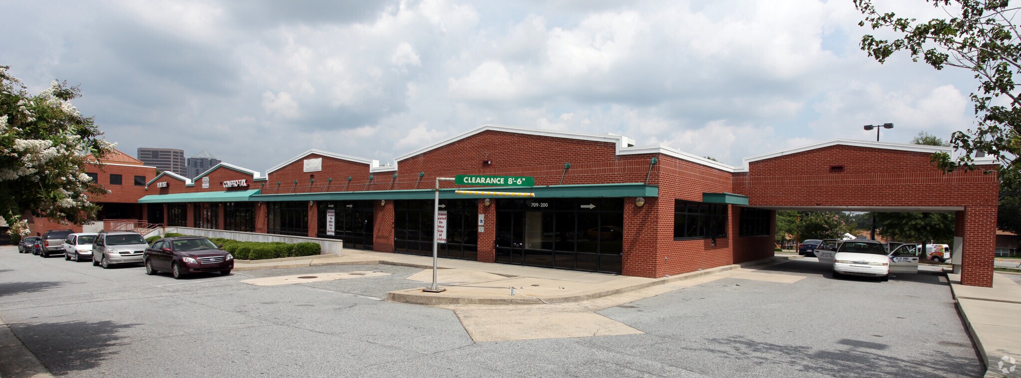 709 E Market St, Greensboro, NC for lease Primary Photo- Image 1 of 12