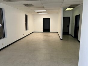 2001 108th St, Grand Prairie, TX for lease Lobby- Image 2 of 7