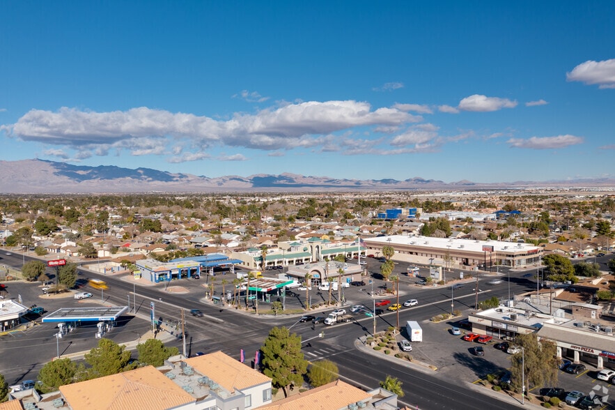 6000-6038 Smoke Ranch Rd, Las Vegas, NV à louer - Photo du bâtiment - Image 3 de 7