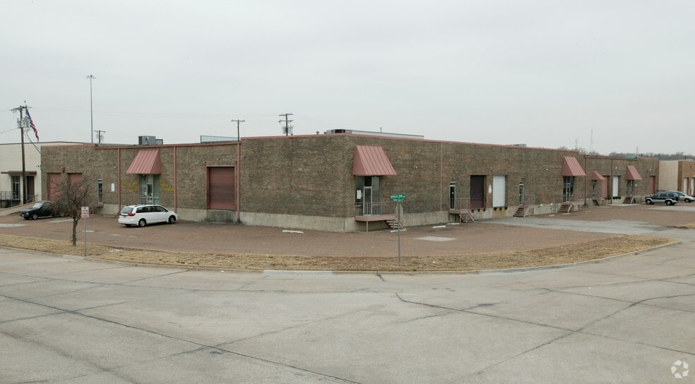 3410-3414 Royalty Row, Irving, TX for lease - Building Photo - Image 2 of 5