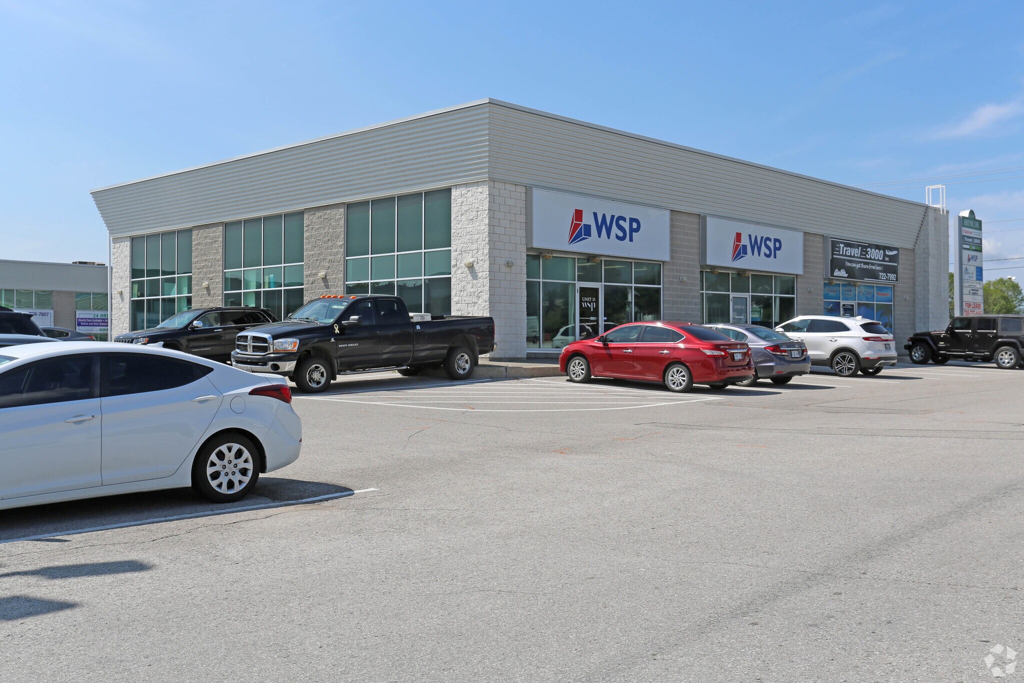 561 Bryne Dr, Barrie, ON for sale Primary Photo- Image 1 of 1