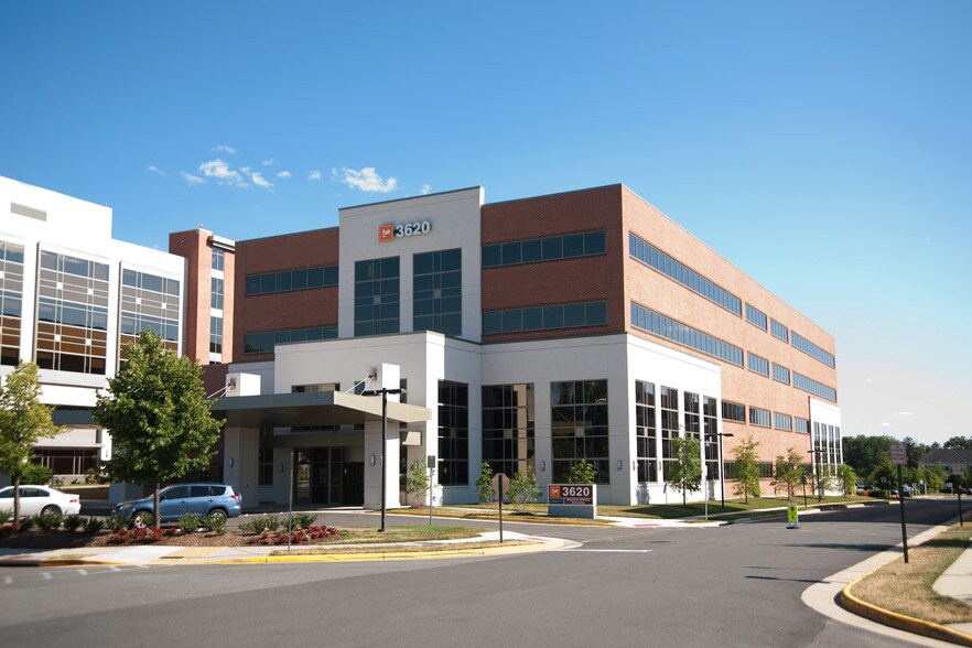 3620 Joseph Siewick Dr, Fairfax, VA à louer - Photo du bâtiment - Image 2 de 18