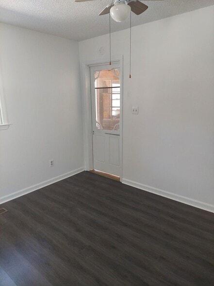 4298 Canton Hwy, Cumming, GA à louer - Photo du bâtiment - Image 3 de 6