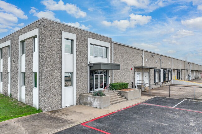 Plus de détails pour 1810 Kelly Blvd, Carrollton, TX - Industriel à louer
