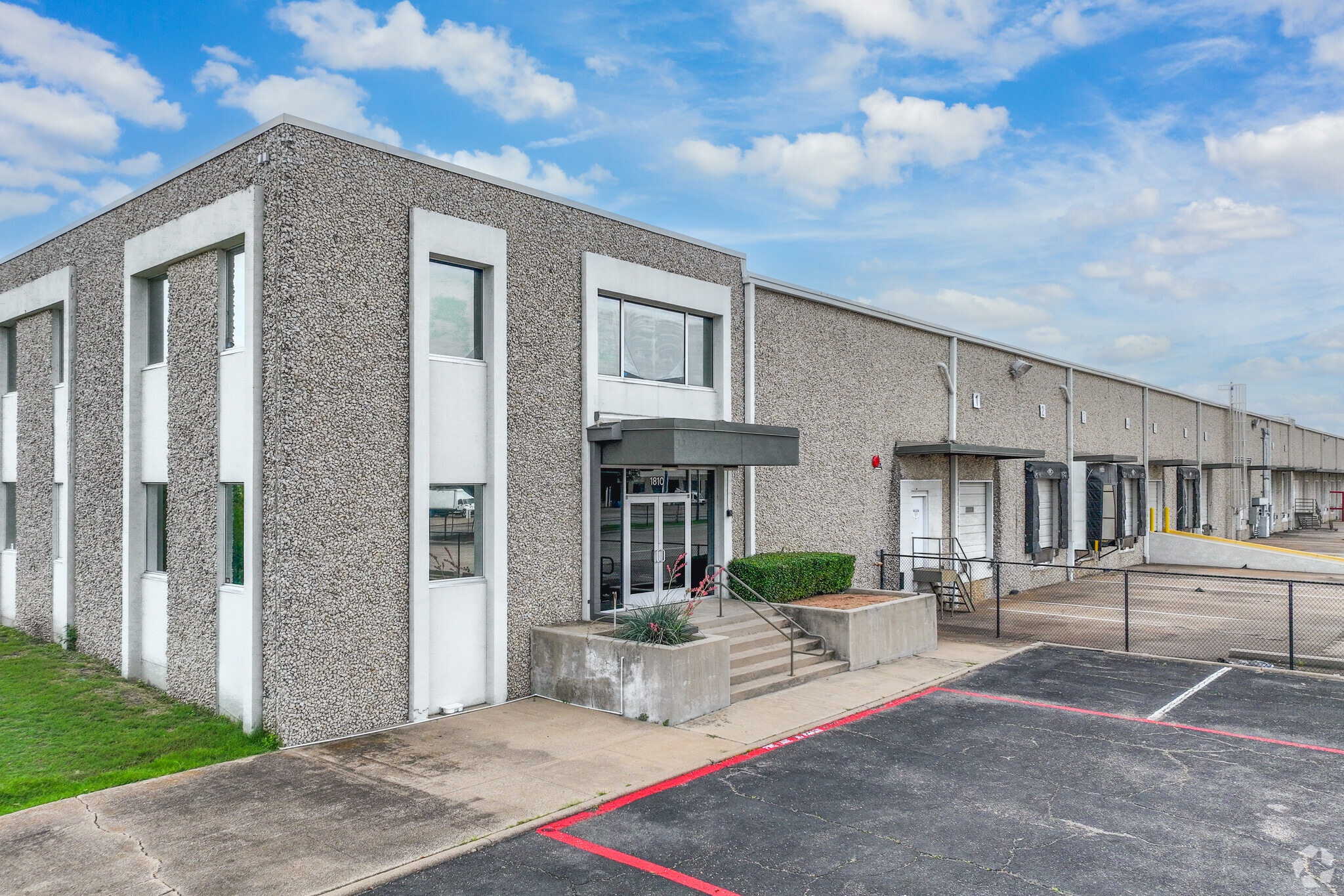 1810 Kelly Blvd, Carrollton, TX for lease Primary Photo- Image 1 of 23