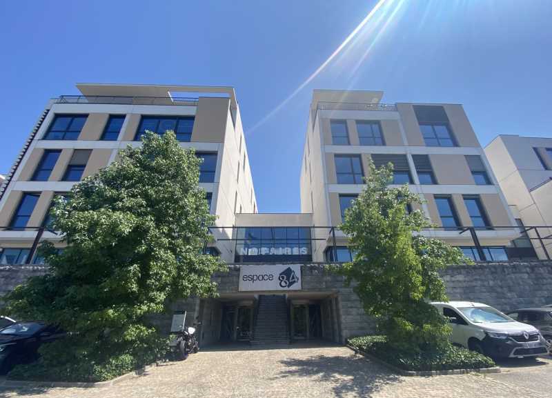 Office in Lyon for lease - Building Photo - Image 1 of 12