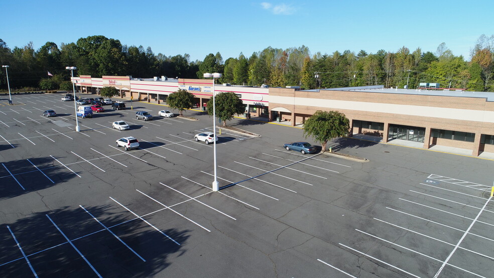 1111 Yadkinville Rd, Mocksville, NC for lease - Building Photo - Image 1 of 4