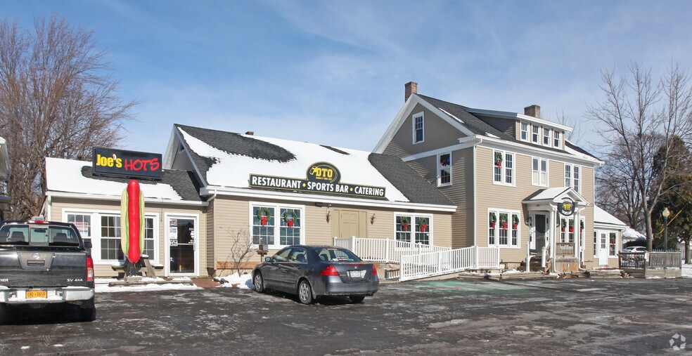 258 Hamilton St, Geneva, NY à vendre - Photo du bâtiment - Image 2 de 24