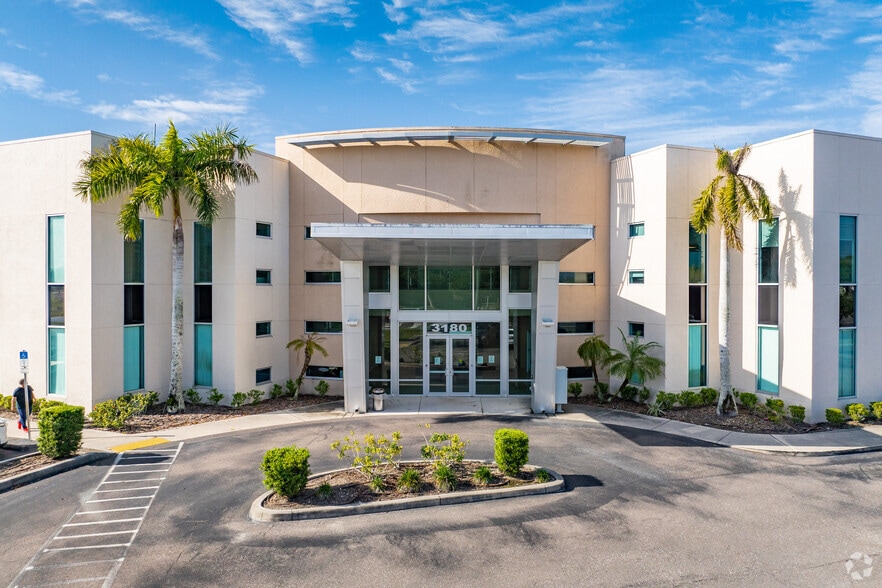 3180 Curlew Rd, Oldsmar, FL for lease - Primary Photo - Image 1 of 5