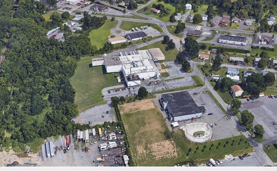 4591 Colebrook Ave, Emmaus, PA à louer - Photo du bâtiment - Image 2 de 5