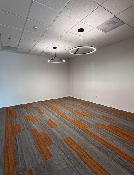 480-484 Oakmead Pky, Sunnyvale, CA à louer - Photo du bâtiment - Image 3 de 5