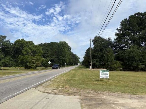 7460 Stoney Point Rd, Fayetteville, NC à vendre - Photo du bâtiment - Image 2 de 6