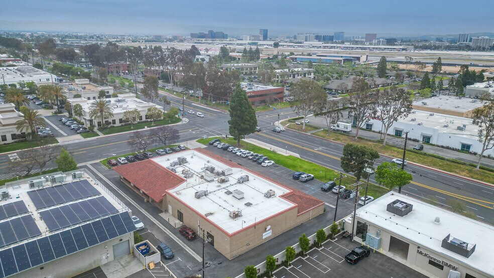 275 E Baker St, Costa Mesa, CA à vendre - Photo du bâtiment - Image 3 de 9