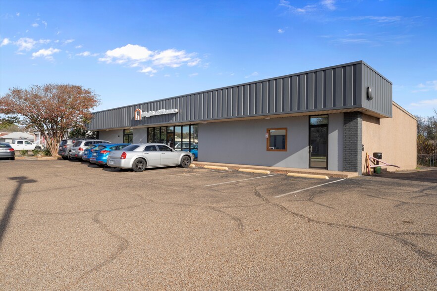 605 Towne Oaks Dr, Waco, TX for lease - Building Photo - Image 1 of 11
