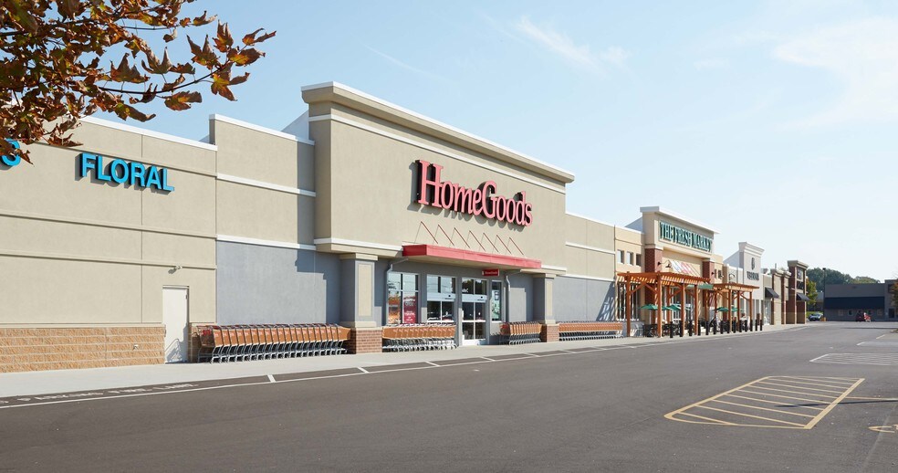 166-180 Collins Rd NE, Cedar Rapids, IA for lease - Primary Photo - Image 1 of 18