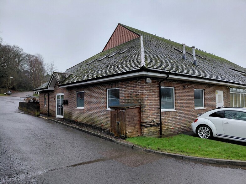 Bolding Way, Haywards Heath à louer - Photo du bâtiment - Image 2 de 4