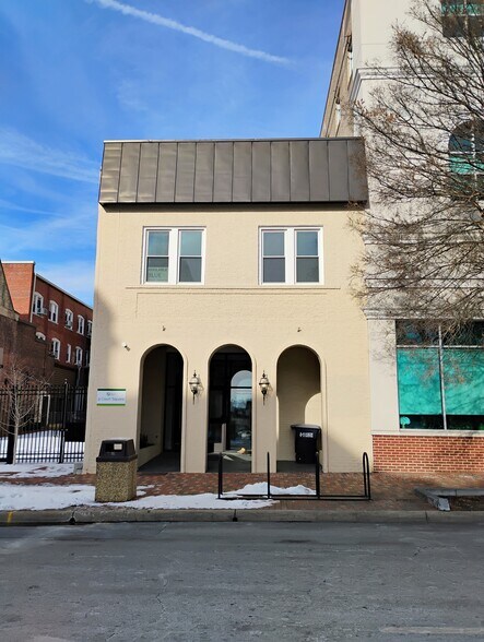 9 Court Sq, Harrisonburg, VA à louer - Photo du bâtiment - Image 2 de 2