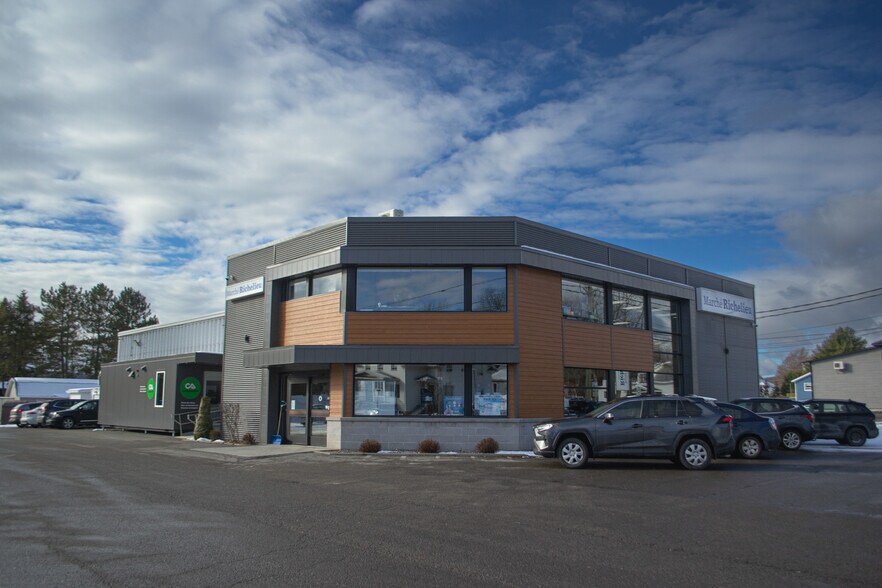 451 Rue Principale, Pohénégamook, QC à vendre - Photo principale - Image 1 de 10