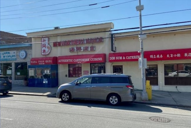 Plus de détails pour 25115 Northern Blvd, Little Neck, NY - Commerce de détail à vendre