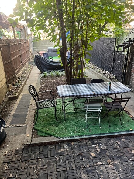 239 E 116th St, New York, NY à vendre - Photo du bâtiment - Image 2 de 12