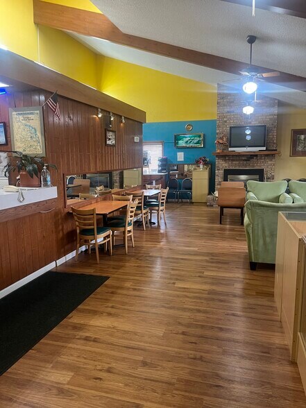 1700 2nd Ave NW, Stewartville, MN à vendre - Photo du bâtiment - Image 2 de 21