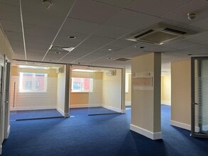 36 Dunraven Pl, Bridgend for lease Interior Photo- Image 2 of 3