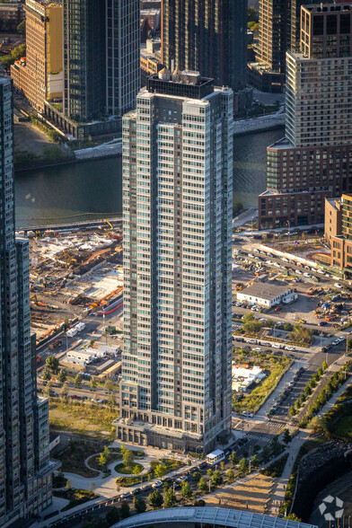 5241 Center Blvd, Long Island City, NY à vendre - Photo principale - Image 1 de 1