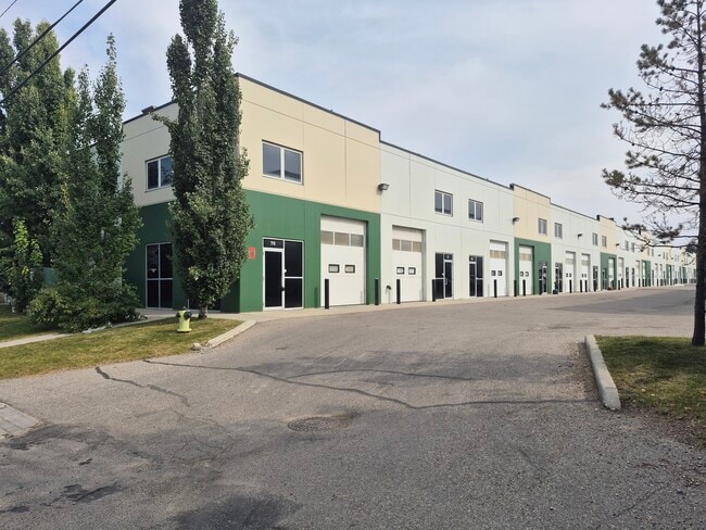 Plus de détails pour 4807 32nd St SE, Calgary, AB - Industriel à vendre