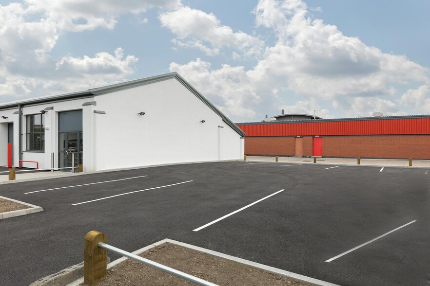 289 Aberdeen Av, Slough for lease - Building Photo - Image 2 of 4