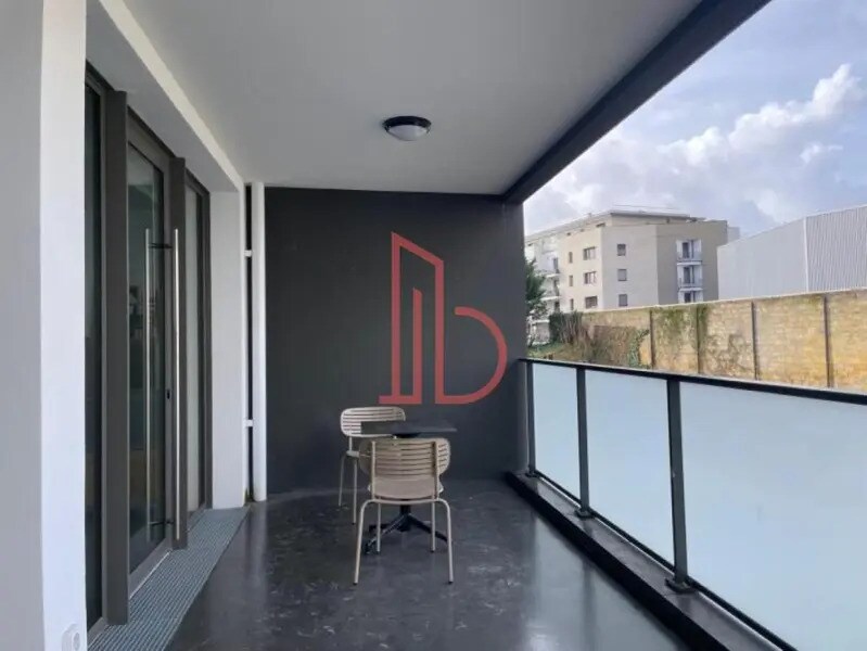 Office in Talence for lease Building Photo- Image 1 of 8