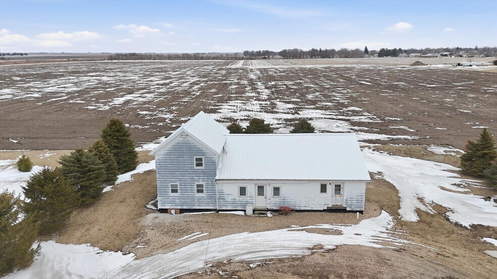 1275 E State IL-49, Cissna Park, IL à vendre - Photo du bâtiment - Image 2 de 5
