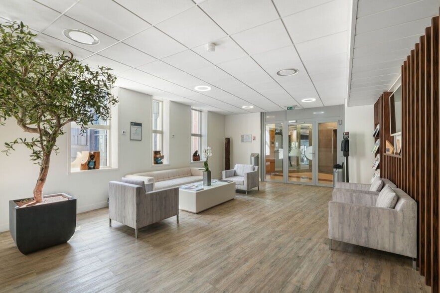 14 Rue Auber, Paris for lease - Lobby - Image 3 of 9