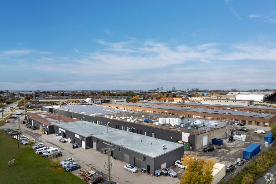 311 Bowes Rd, Vaughan, ON à louer - Photo du bâtiment - Image 2 de 4