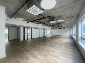 Bureau dans Saint-Ouen à louer Photo intérieure- Image 2 de 2