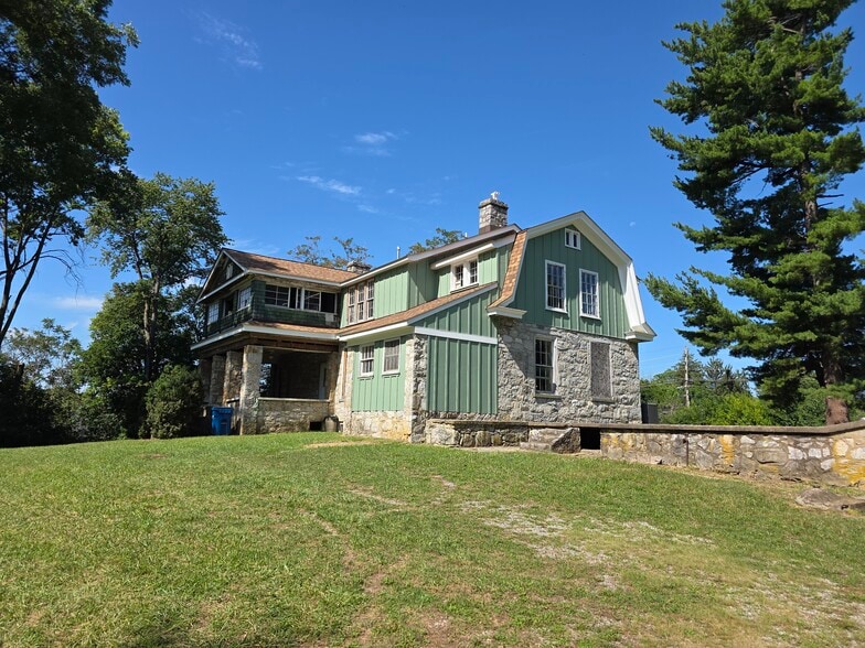 328 Buckmarsh St, Berryville, VA for sale - Building Photo - Image 3 of 53