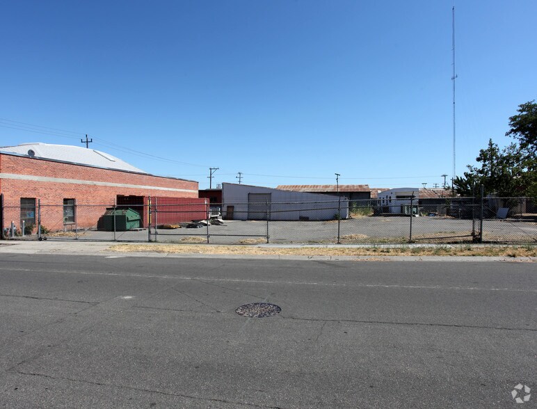 980 Calvados Ave, Sacramento, CA à louer - Photo du bâtiment - Image 2 de 2