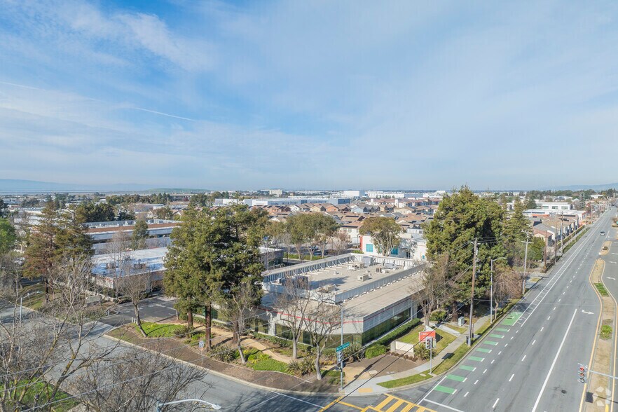 105 Fourier Ave, Fremont, CA à louer - Aérien - Image 3 de 7