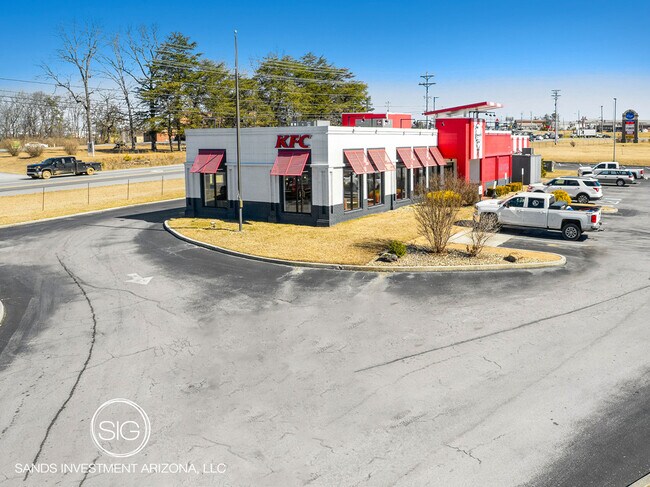 More details for 410 Highland Sq, Crossville, TN - Retail for Sale