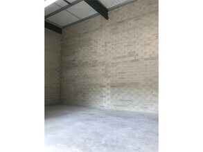 Flex in Goussainville for lease Building Photo- Image 2 of 5