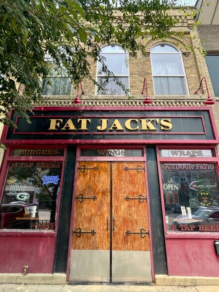 146 W Main St, Whitewater, WI à vendre - Photo du bâtiment - Image 2 de 10