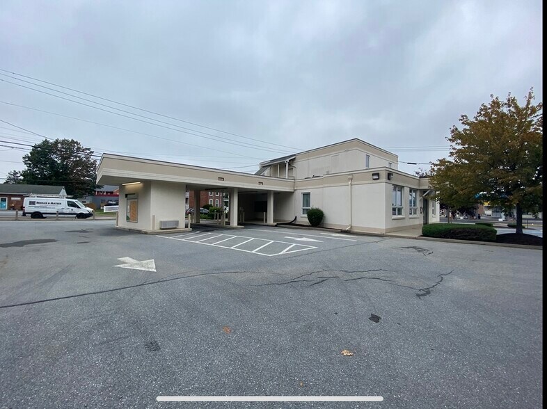 2134 Marietta Ave, Lancaster, PA à vendre - Photo principale - Image 1 de 4