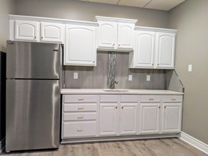 5613 S 77 St, Omaha, NE for lease Interior Photo- Image 2 of 3
