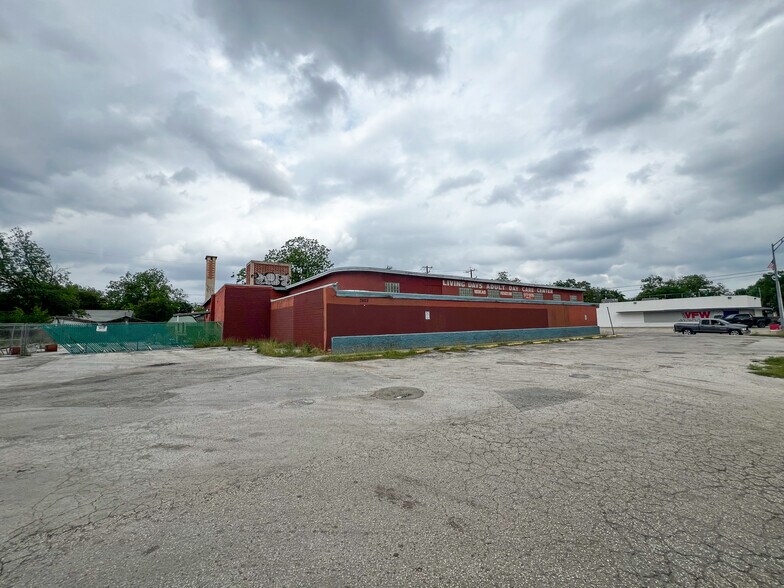 2603 W Southcross Blvd, San Antonio, TX à louer - Photo du bâtiment - Image 2 de 7