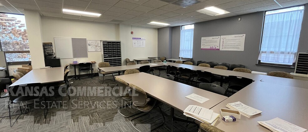 901 NE River Rd, Topeka, KS à louer - Photo intérieure - Image 3 de 4