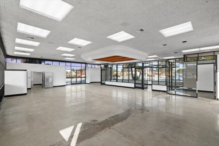 402 E Main St, Santa Maria, CA à vendre - Photo intérieure - Image 3 de 28